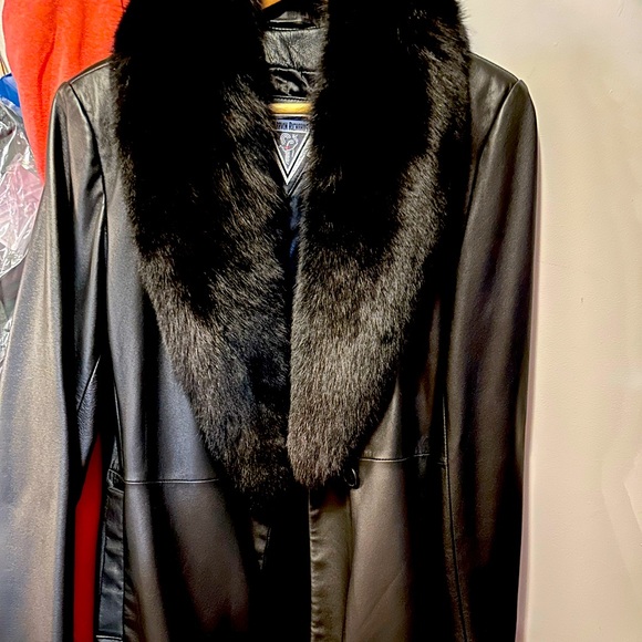 Marvin Richards Jackets & Blazers - Women’s black leather jacket with black fur collar size large